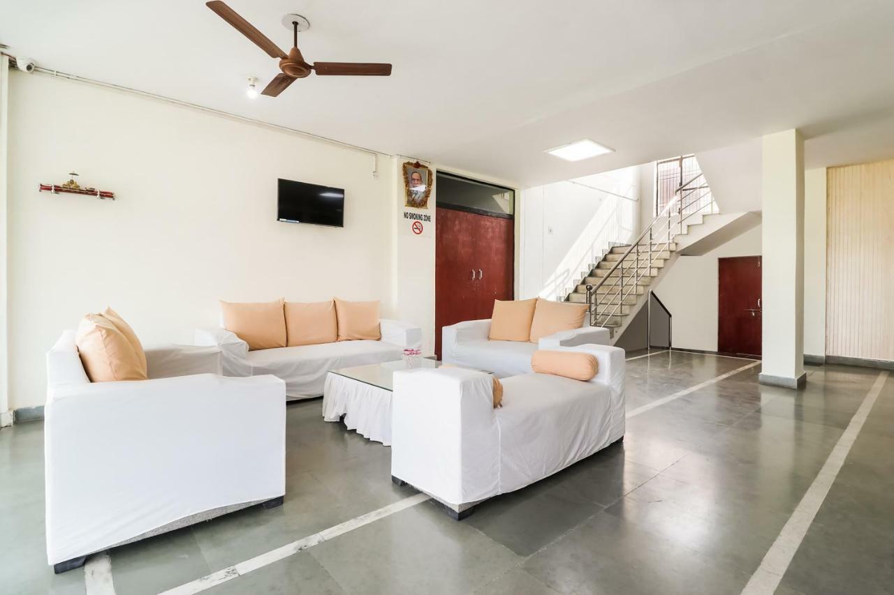 Capital O 60233 Brij Ki Rasoi Deluxe Ξενοδοχείο Λάκναου Εξωτερικό φωτογραφία