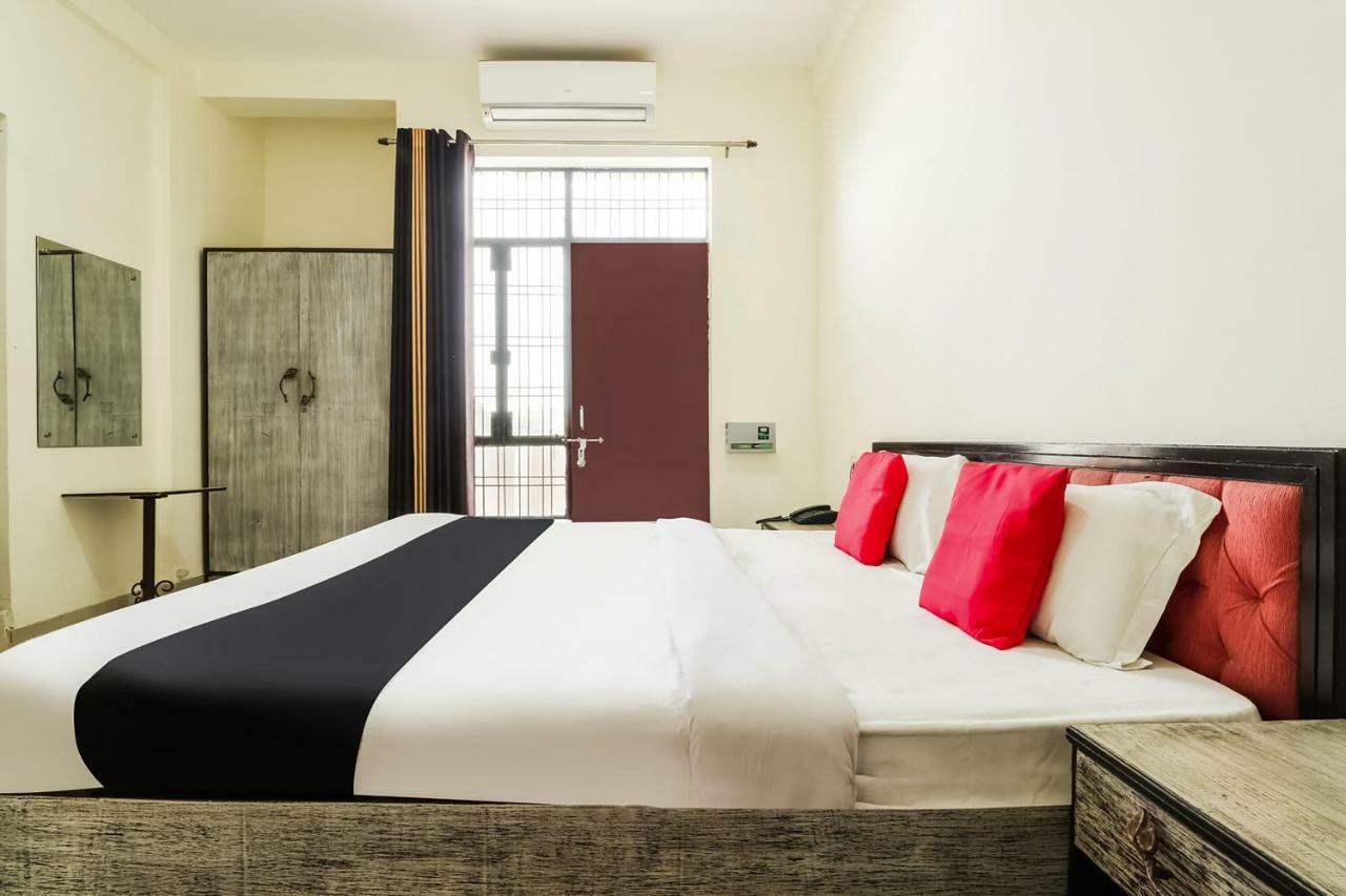Capital O 60233 Brij Ki Rasoi Deluxe Ξενοδοχείο Λάκναου Εξωτερικό φωτογραφία