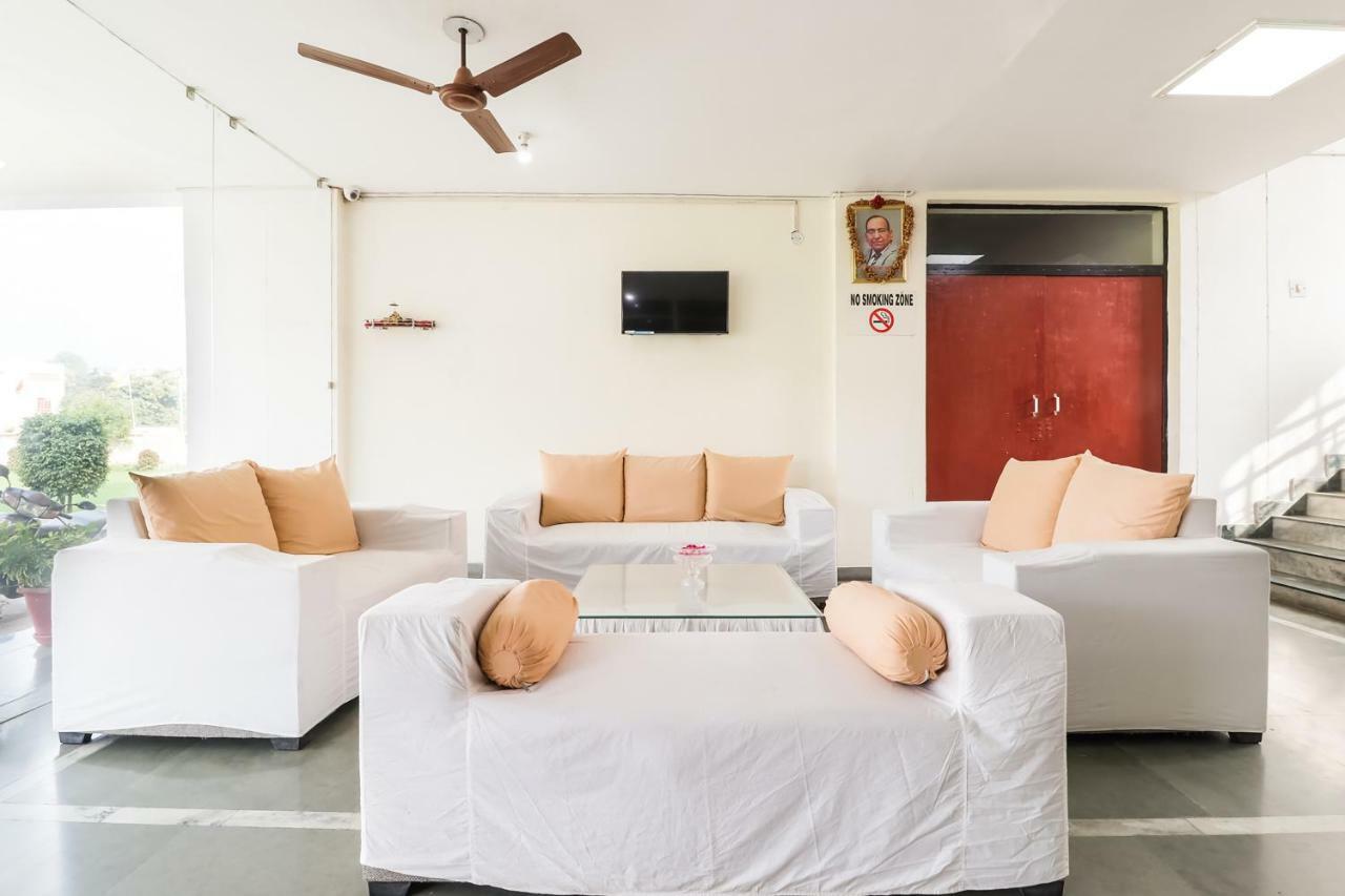 Capital O 60233 Brij Ki Rasoi Deluxe Ξενοδοχείο Λάκναου Εξωτερικό φωτογραφία