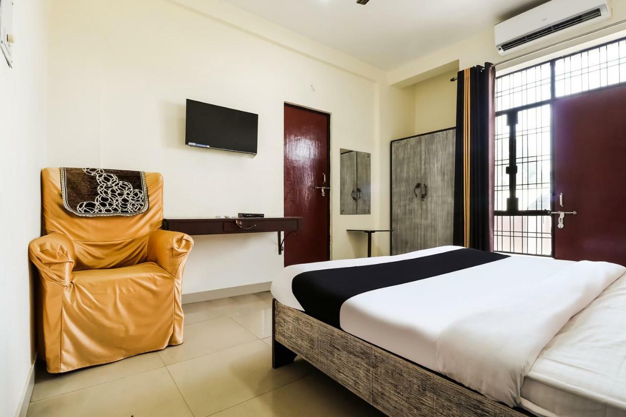 Capital O 60233 Brij Ki Rasoi Deluxe Ξενοδοχείο Λάκναου Εξωτερικό φωτογραφία
