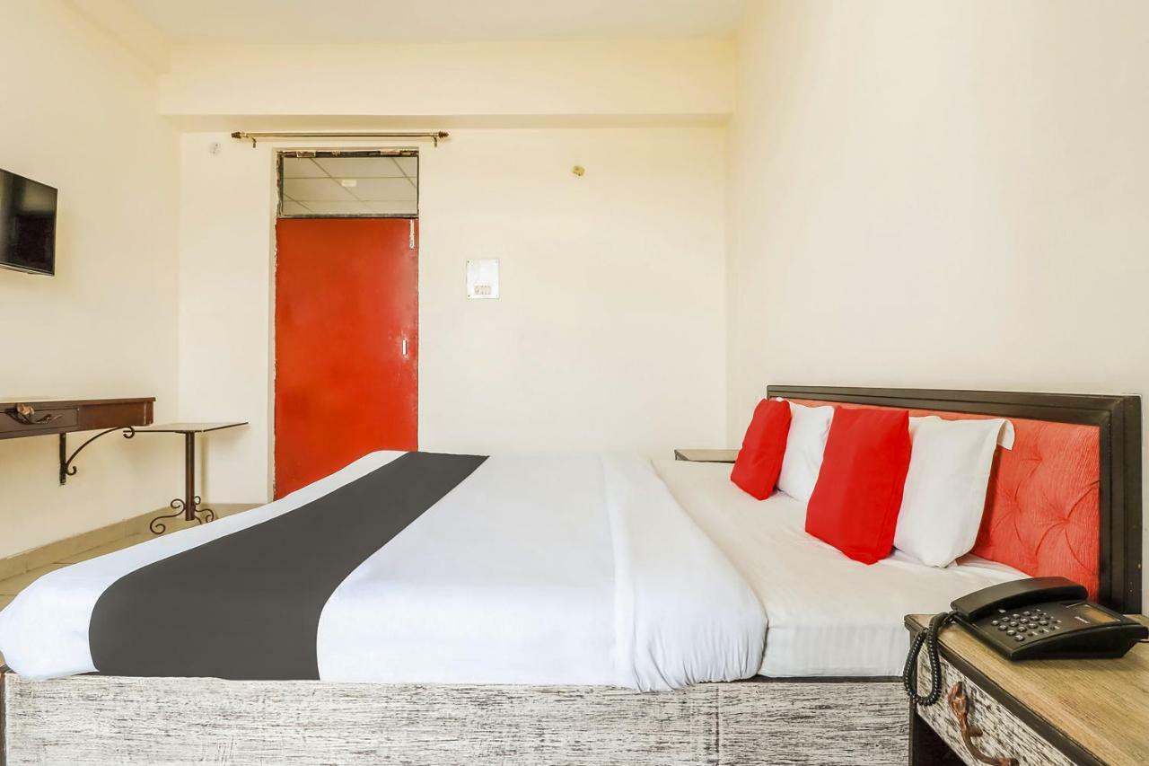 Capital O 60233 Brij Ki Rasoi Deluxe Ξενοδοχείο Λάκναου Εξωτερικό φωτογραφία
